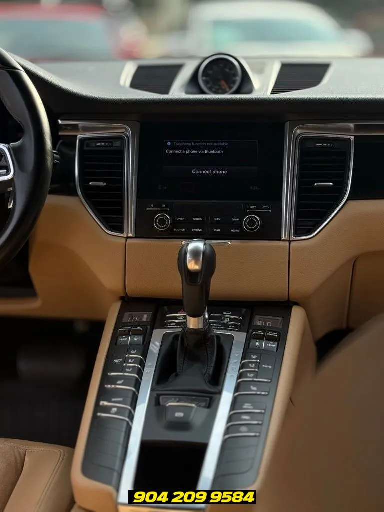2018 Porsche Macan Base - Photo 19