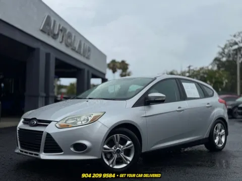 Silver 2014 Ford Focus SE for sale in Jacksonville, FL