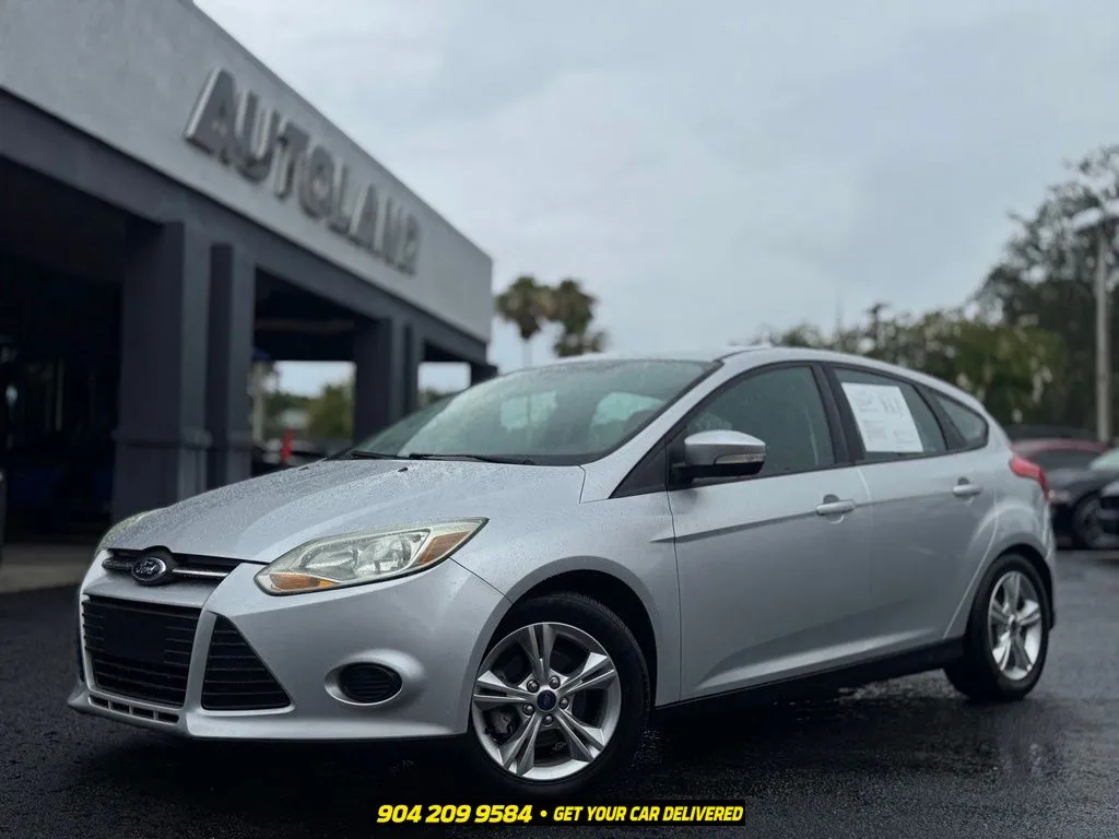 Silver 2014 Ford Focus SE for sale in Jacksonville, FL