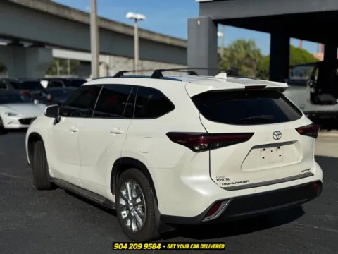 More photos of 2021 Toyota Highlander Limited at AUTOLAND, FL