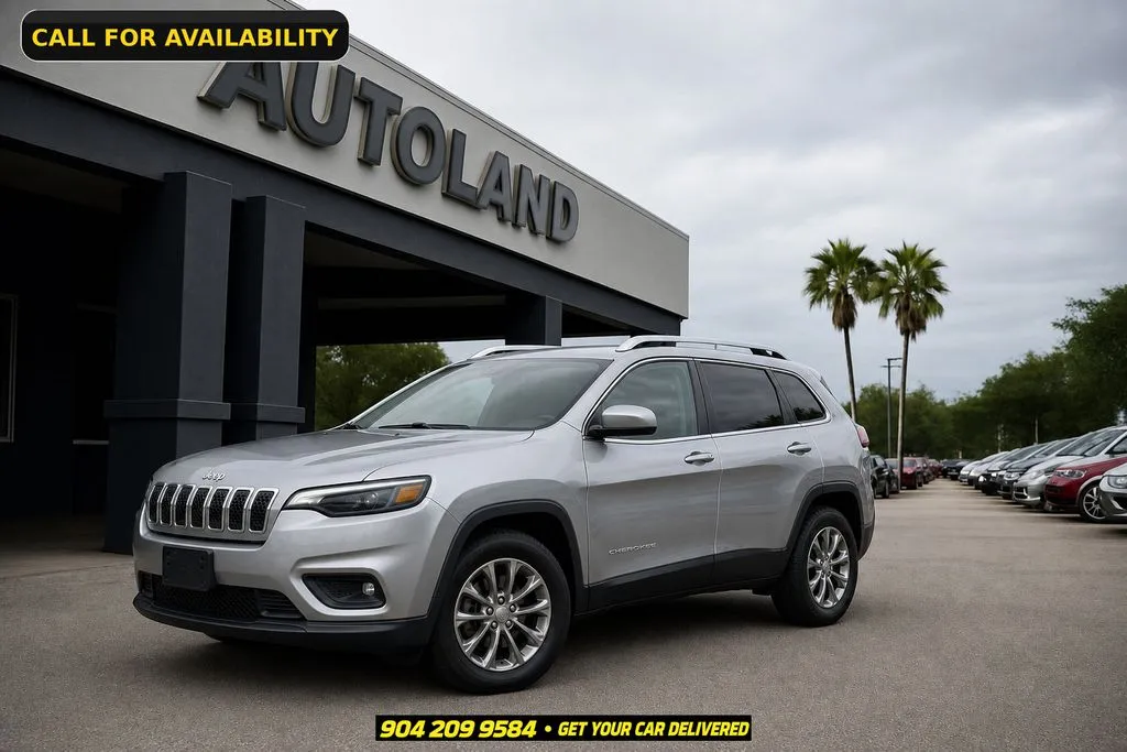 Silver 2019 Jeep Cherokee Latitude Plus for sale in Jacksonville, FL