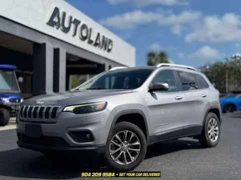 Silver 2019 Jeep Cherokee Latitude Plus for sale in Jacksonville, FL
