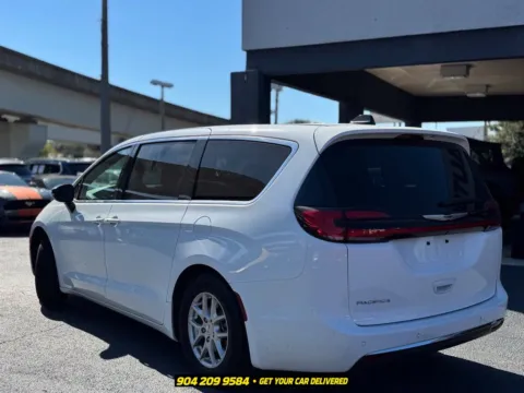 More photos of 2025 Chrysler Pacifica Select at AUTOLAND, FL