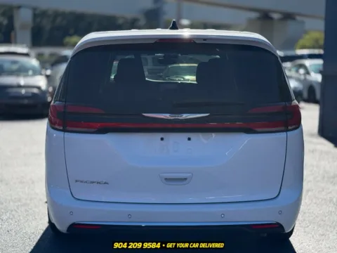 More photos of 2025 Chrysler Pacifica Select at AUTOLAND, FL