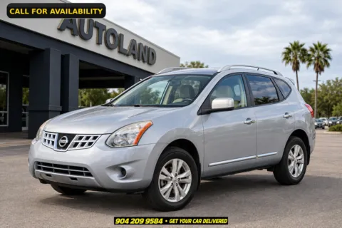 Silver 2013 Nissan Rogue SV for sale in Jacksonville, FL