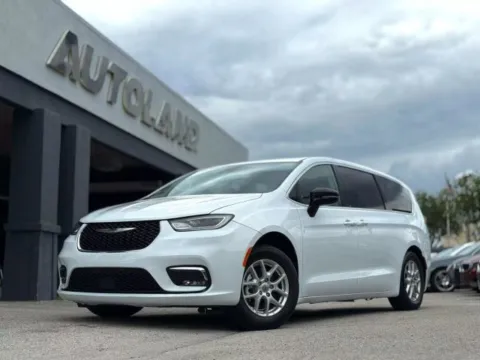 White 2024 Chrysler Pacifica Touring L for sale in Jacksonville, FL