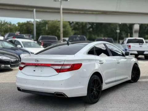 More photos of 2017 Hyundai Azera Limited at AUTOLAND, FL