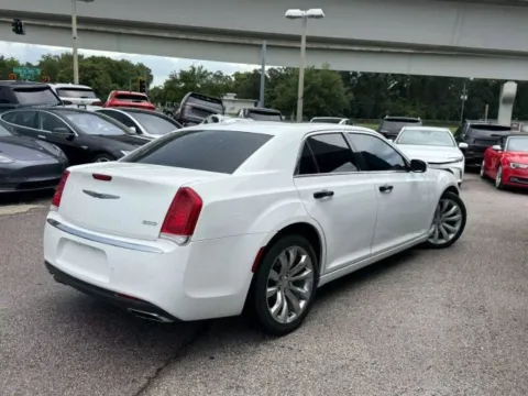 More photos of 2019 Chrysler 300 Limited at AUTOLAND, FL
