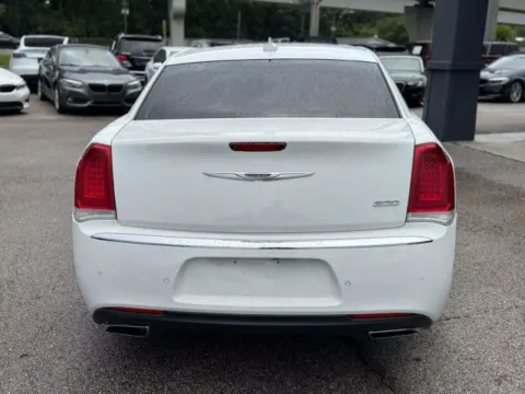 More photos of 2019 Chrysler 300 Limited at AUTOLAND, FL