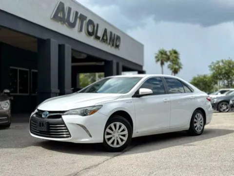 White 2017 Toyota Camry Hybrid LE for sale in Jacksonville, FL