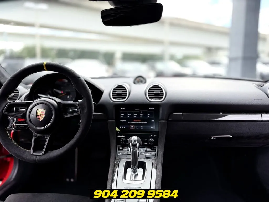 2021 Porsche 718 GT4 - Photo 30