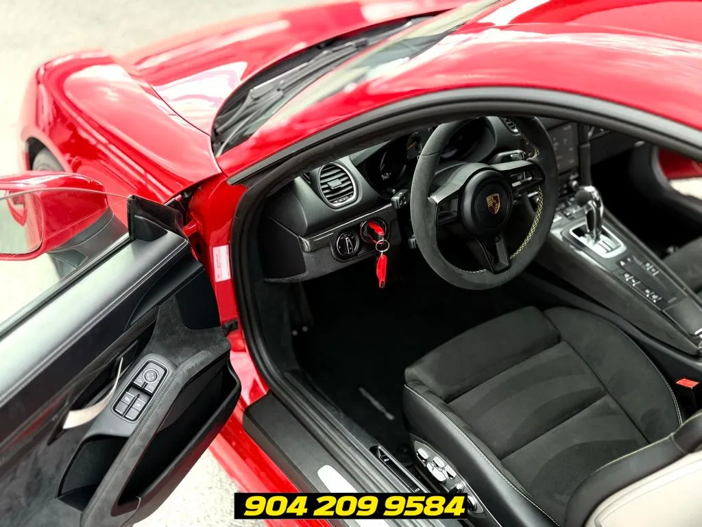 2021 Porsche 718 GT4 - Photo 29