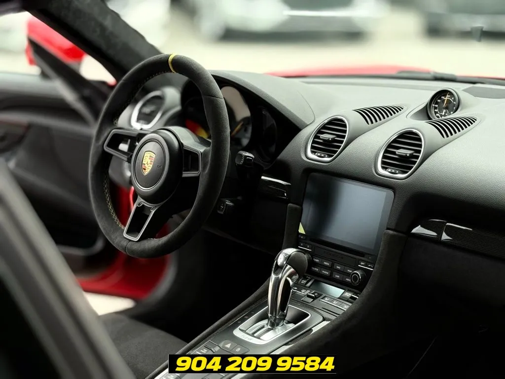 2021 Porsche 718 GT4 - Photo 26