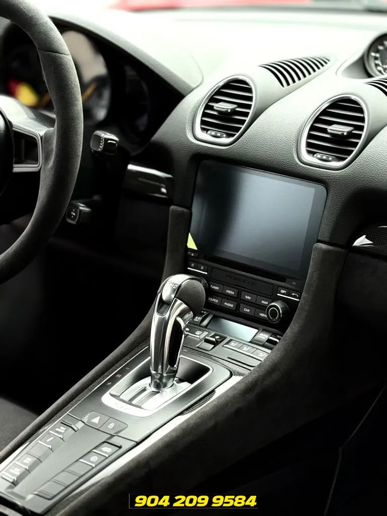 2021 Porsche 718 GT4 - Photo 27
