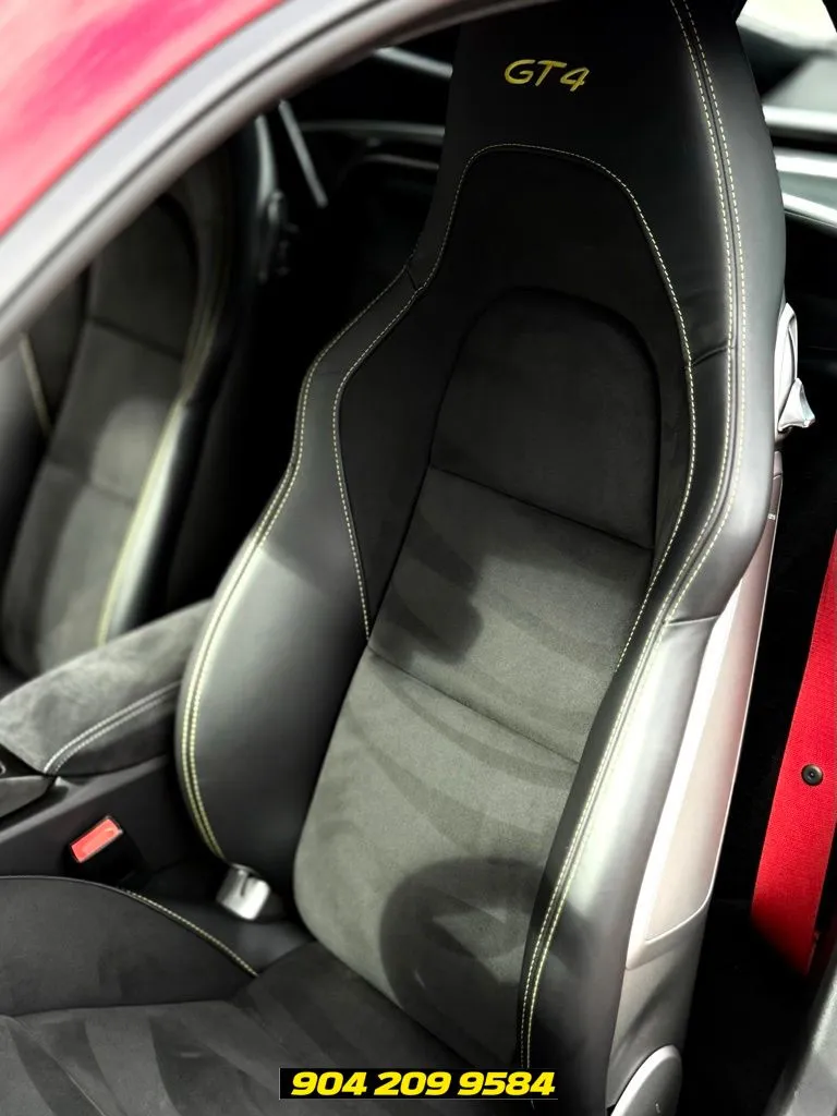 2021 Porsche 718 GT4 - Photo 32