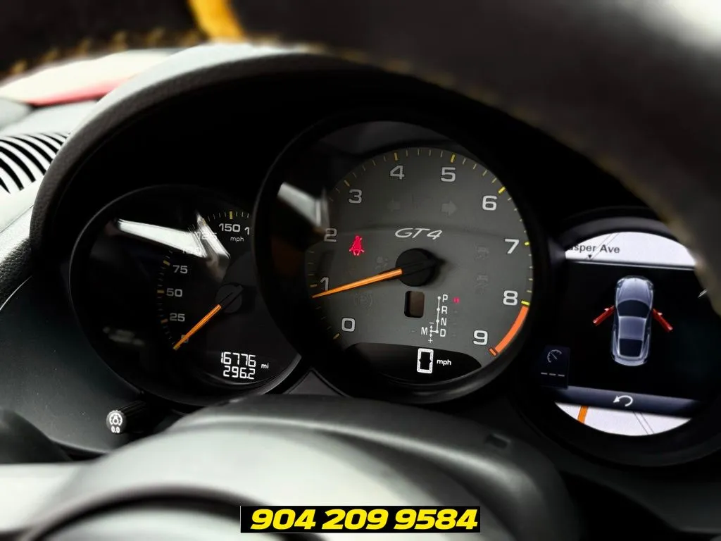 2021 Porsche 718 GT4 - Photo 34