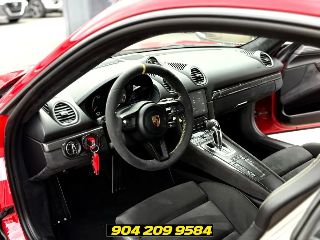 2021 Porsche 718 GT4 - Photo 39