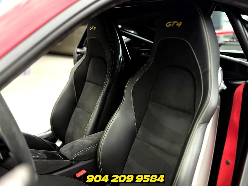 2021 Porsche 718 GT4 - Photo 44