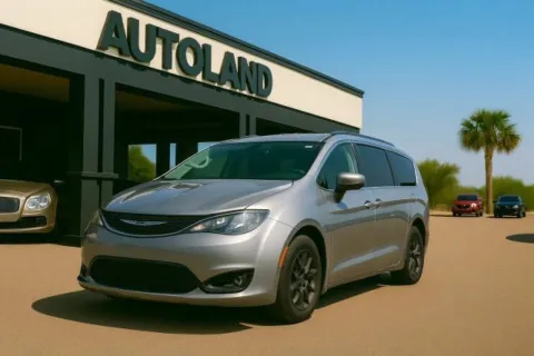 Silver 2019 Chrysler Pacifica Touring L for sale in Jacksonville, FL