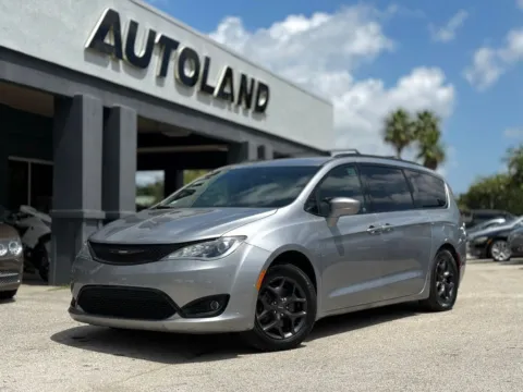 Silver 2019 Chrysler Pacifica Touring L for sale in Jacksonville, FL