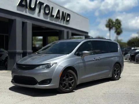 Silver 2019 Chrysler Pacifica Touring L for sale in Jacksonville, FL