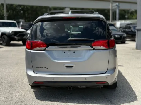 More photos of 2019 Chrysler Pacifica Touring L at AUTOLAND, FL