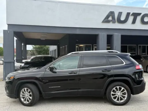 Photos of 2019 Jeep Cherokee Latitude for sale in Jacksonville, FL at AUTOLAND