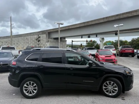 More photos of 2019 Jeep Cherokee Latitude at AUTOLAND, FL