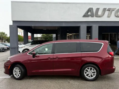 Photos of 2018 Chrysler Pacifica LX for sale in Jacksonville, FL at AUTOLAND