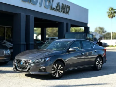 Gray 2020 Nissan Altima 2.5 SV for sale in Jacksonville, FL