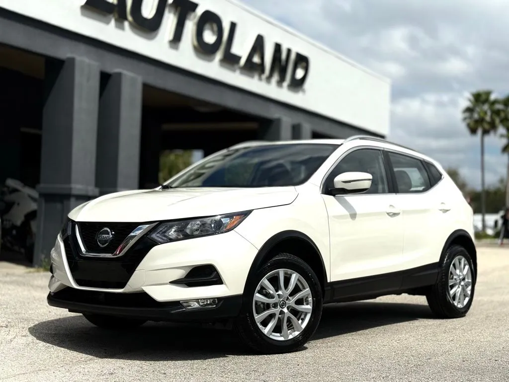 White 2022 Nissan Rogue Sport SV for sale in Jacksonville, FL
