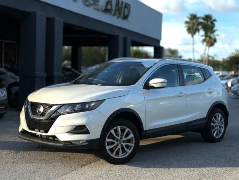 White 2022 Nissan Rogue Sport SV for sale in Jacksonville, FL
