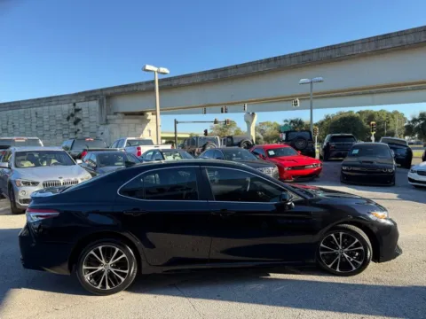 More photos of 2020 Toyota Camry SE at AUTOLAND, FL
