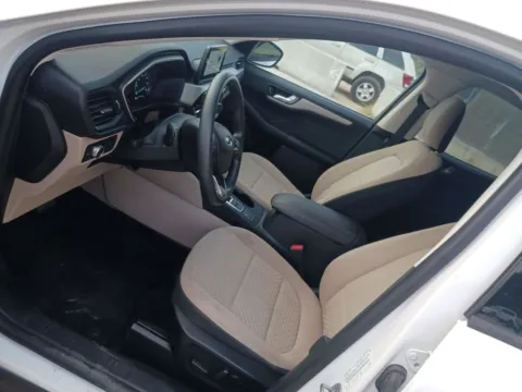 More photos of 2021 Ford Escape Hybrid SE at AUTOLAND, FL