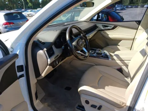 More photos of 2019 Audi Q7 45 Premium at AUTOLAND, FL