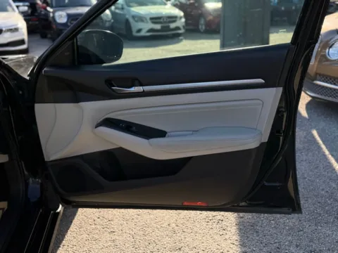 More photos of 2020 Nissan Altima 2.5 SL at AUTOLAND, FL