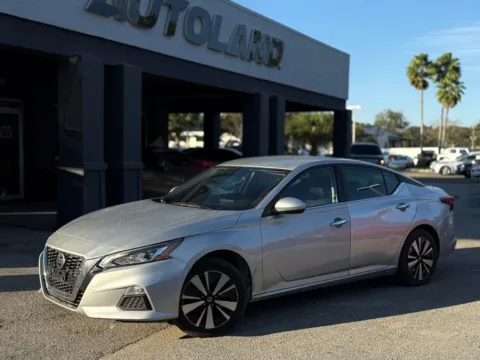 Silver 2022 Nissan Altima 2.5 SV for sale in Jacksonville, FL
