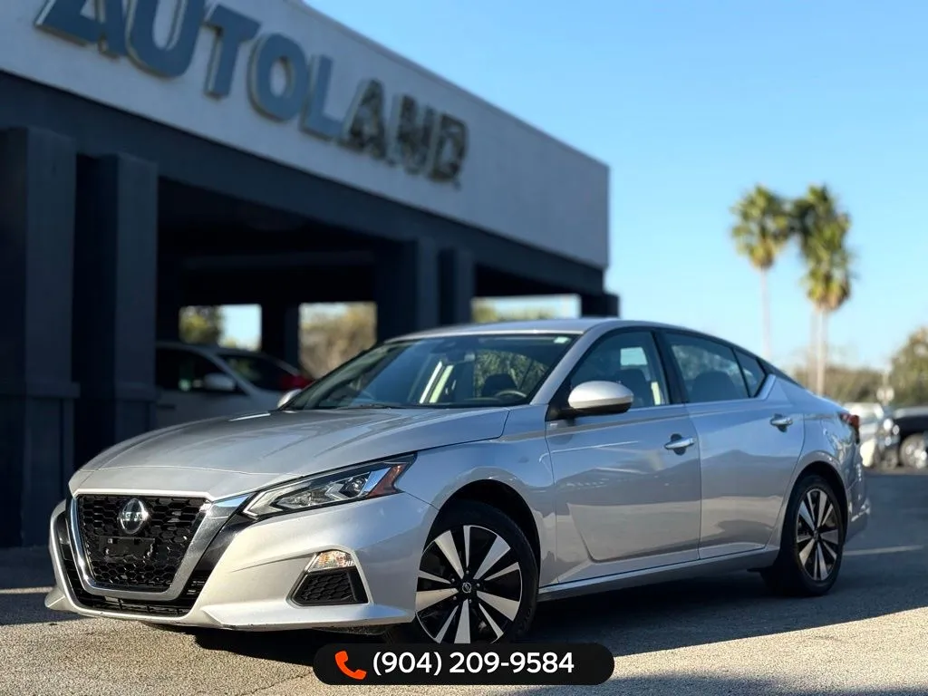 Silver 2022 Nissan Altima 2.5 SV for sale in Jacksonville, FL