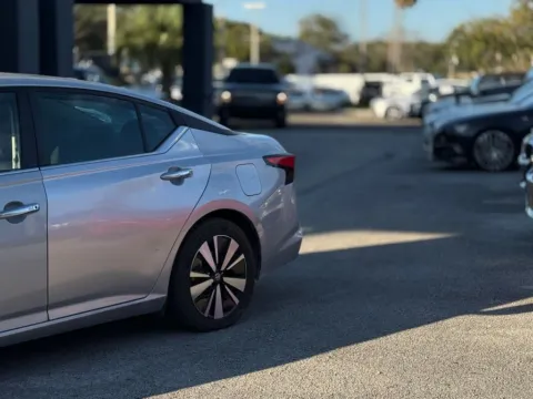 Photos of 2022 Nissan Altima 2.5 SV for sale in Jacksonville, FL at AUTOLAND