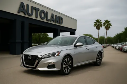 Silver 2022 Nissan Altima 2.5 SV for sale in Jacksonville, FL