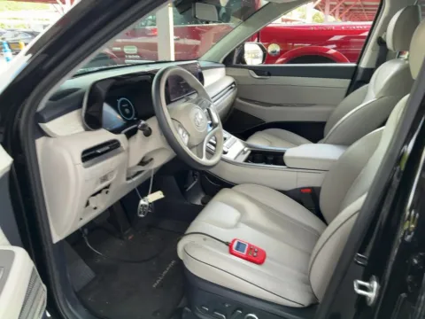 More photos of 2024 Hyundai Palisade Calligraphy at AUTOLAND, FL