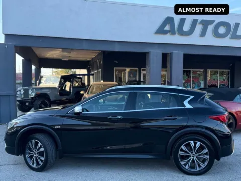 More photos of 2017 INFINITI QX30 Premium at AUTOLAND, FL