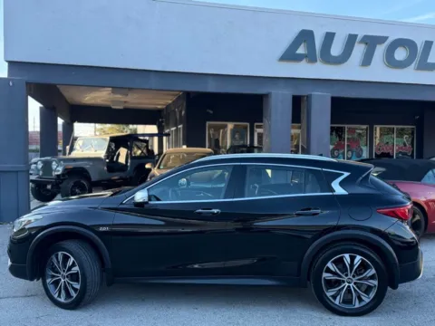 More photos of 2017 INFINITI QX30 Premium at AUTOLAND, FL