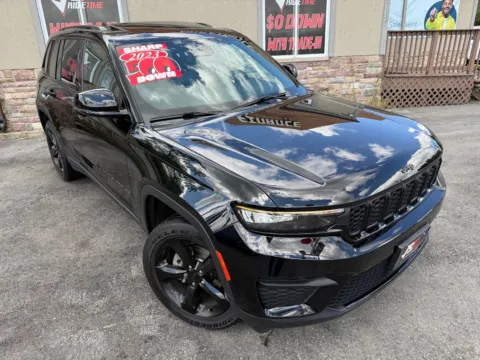 More photos of 2023 JEEP GRAND CHEROKEE ALTITUDE 4WD at Ride Time Auto Finance Merrillville, IN