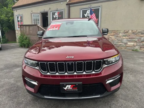 More photos of 2023 JEEP GRAND CHEROKEE LIMITED 4X4-Luxury Tech Group at Ride Time Auto Finance Merrillville, IN