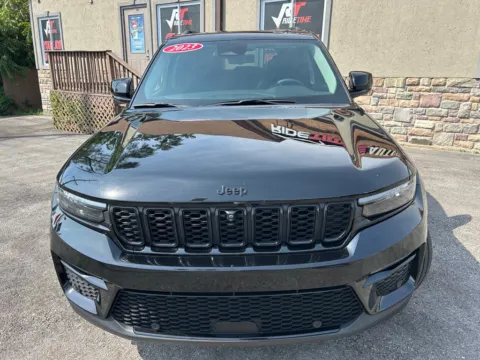 More photos of 2023 JEEP GRAND CHEROKEE LIMITED-LUXURY TRCH GROUP II at Ride Time Auto Finance Merrillville, IN