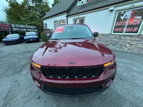 More photos of 2023 JEEP GRAND CHEROKEE LIMITED - 4X4 at Ride Time Auto Finance Merrillville, IN