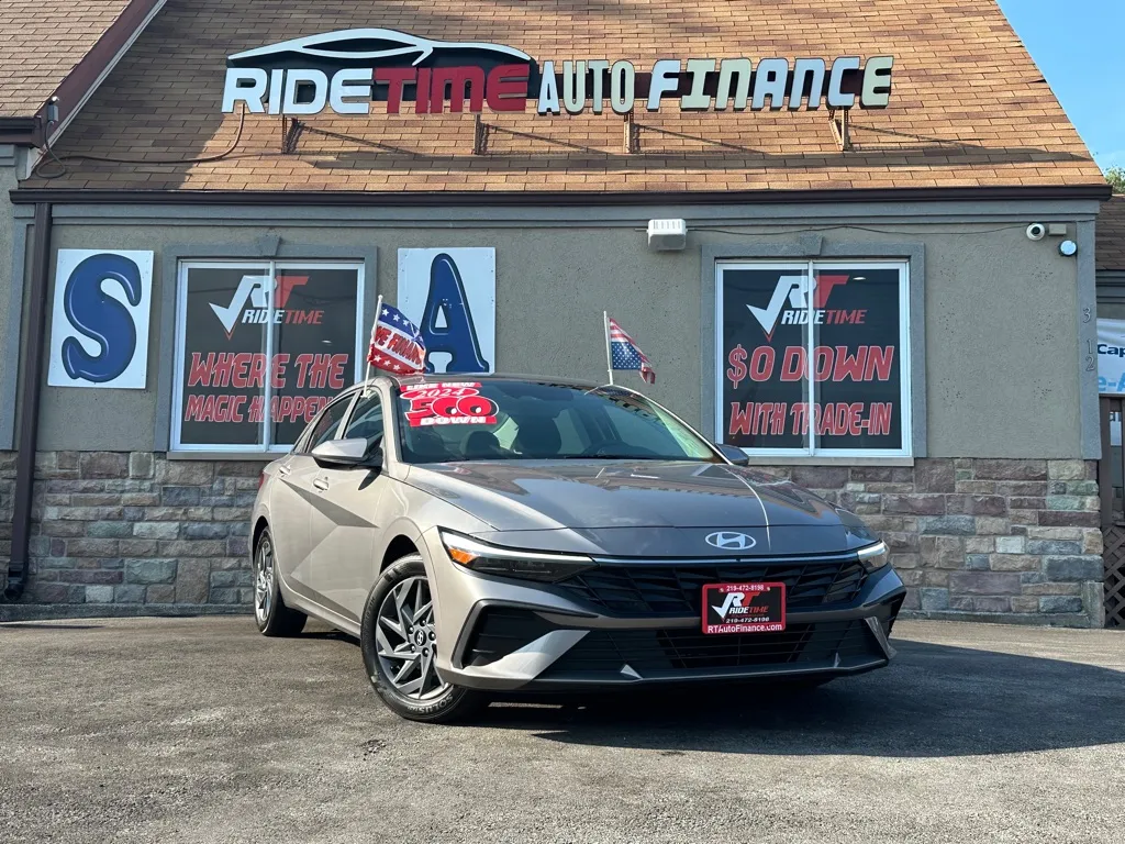 Gray 2024 HYUNDAI ELANTRA SEL for sale in Merrillville, IN