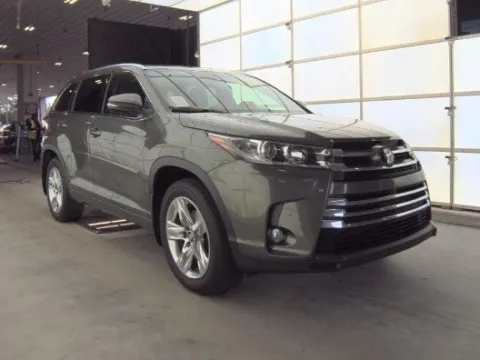 Photos of 2017 Toyota Highlander Limited Platinum for sale in Plano, TX at Gulliver Auto Group