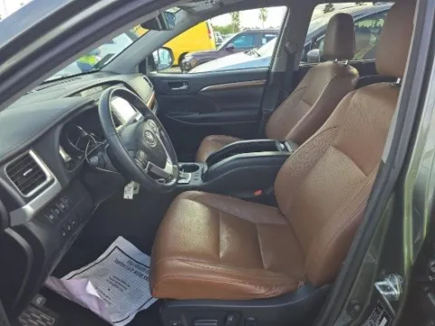 Another view of 2017 Toyota Highlander Limited Platinum for sale in Plano, TX at Gulliver Auto Group